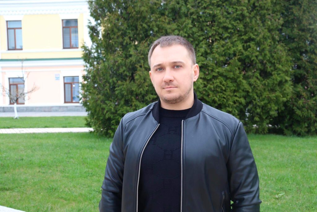 Ви зараз переглядаєте Президент НЕБАУ Віктор Лещинський: «У юридичній площині до кінця неврегульоване питання щодо компенсації збитків завданих від російської агресії»