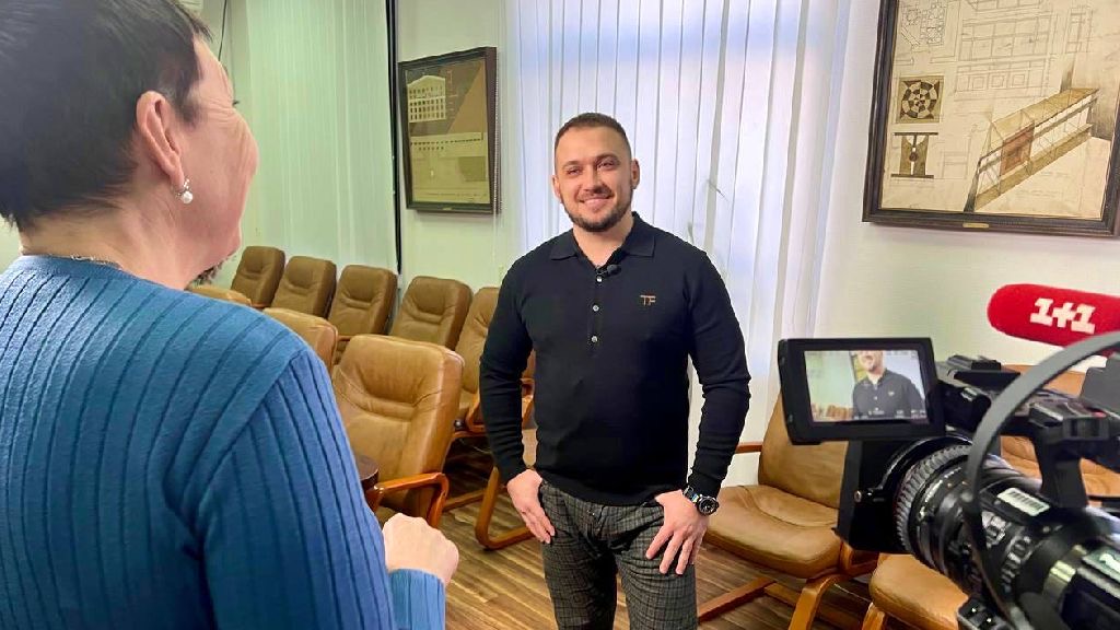 Ви зараз переглядаєте ПРЕЗИДЕНТ НЕБАУ ПОСПІЛКУВАВСЯ НА ВАЖЛИВІ ТЕМИ У ГАЛУЗІ БУДІВНИЦТВА ІЗ ТЕЛЕКАНАЛОМ 1+1